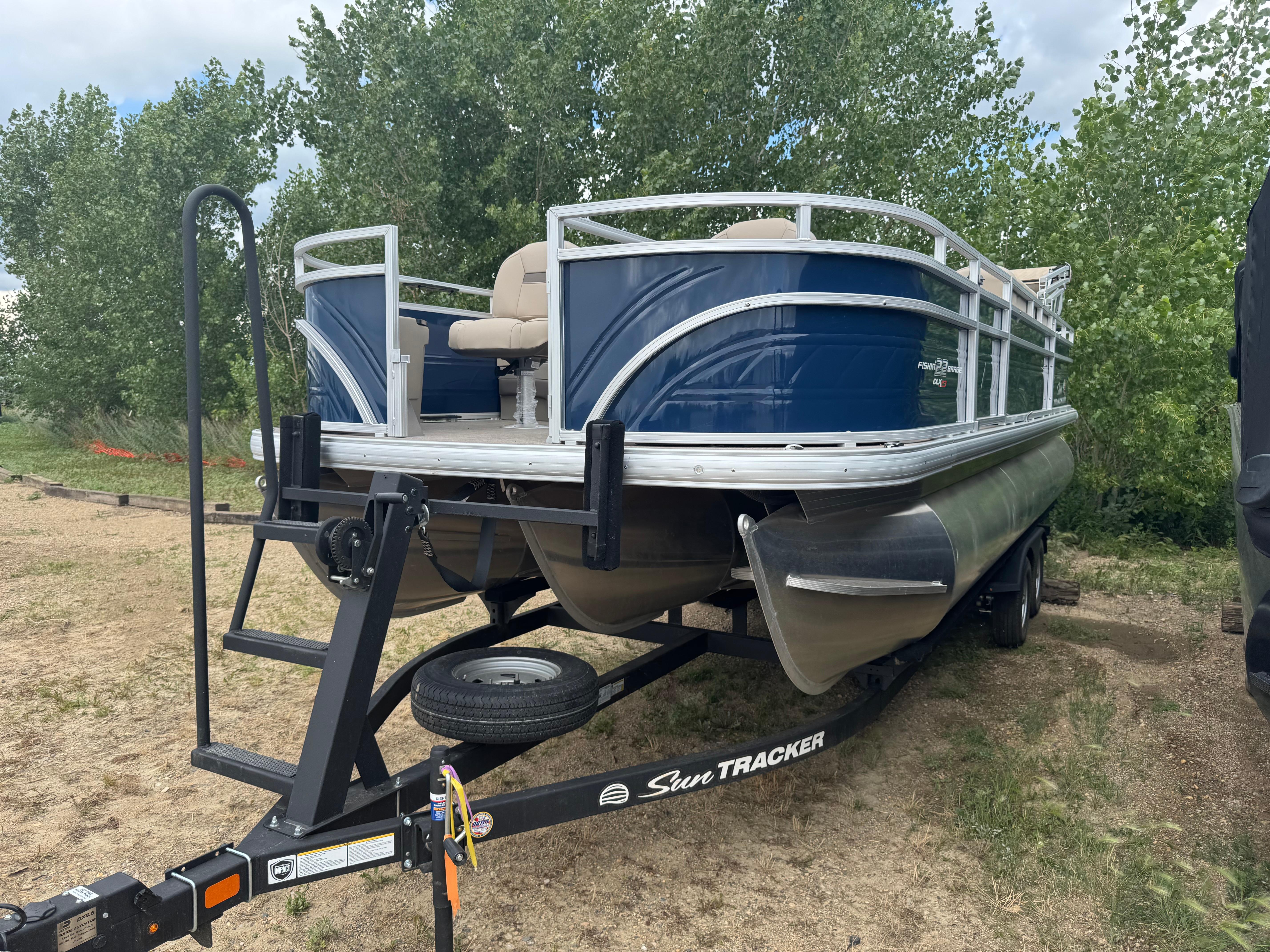 2025 Sun Tracker Fishin' Barge 22 XP3
