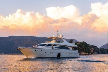 2005 Ferretti Yachts 830