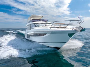 2020 Prestige 590 Flybridge Cruiser