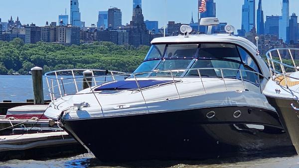 Sea Ray 390 Sundancer 2005 Sea Ray 390 Sundancer yacht docked with city skyline in background.