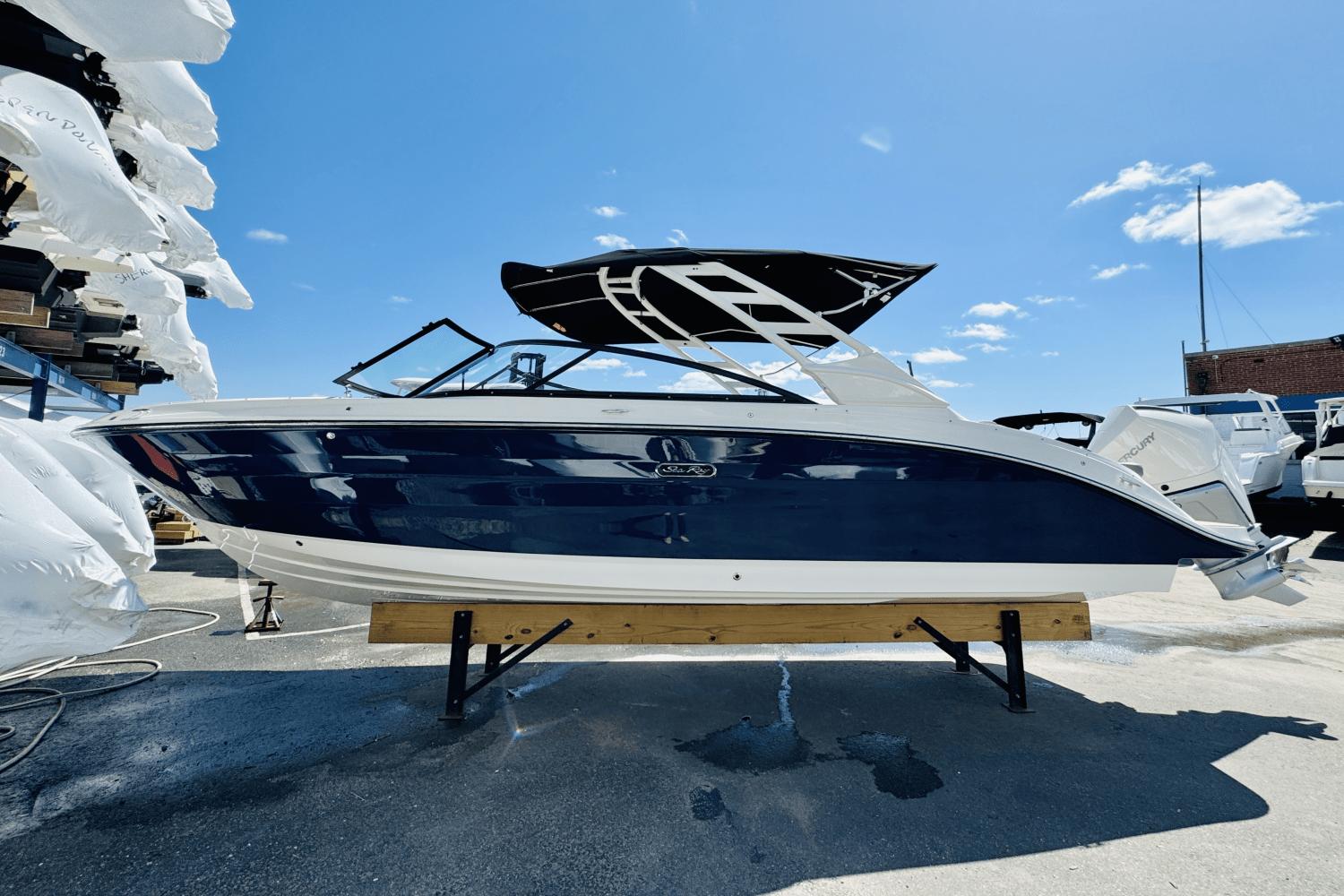 2025 Sea Ray SDX 250 Outboard