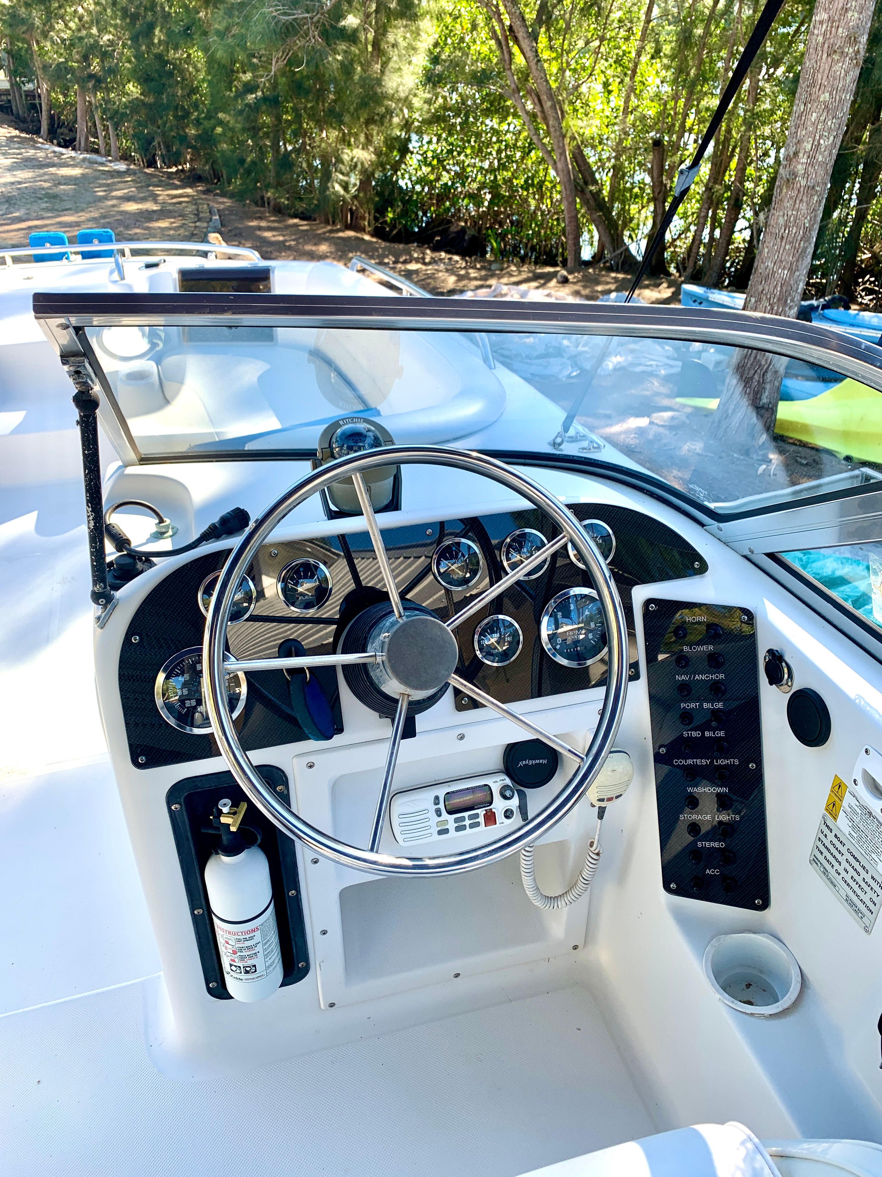 2004 Splendor 240 Platinum Deck Boat