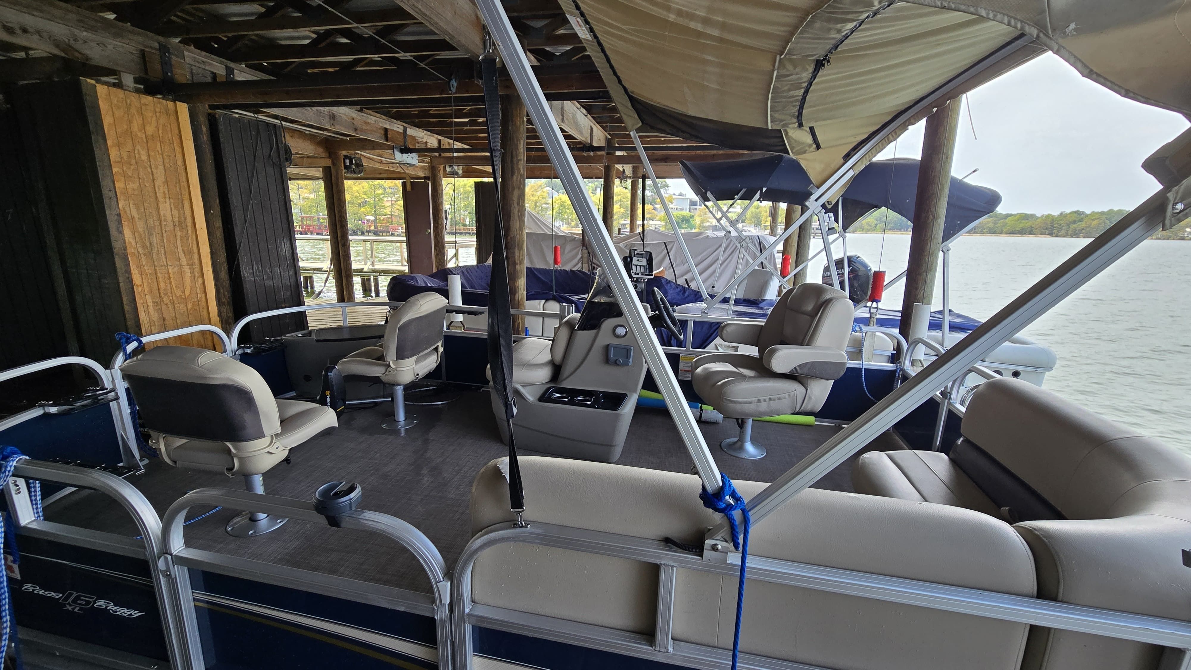 2024 Pontoon Sun Tracker Pontoon