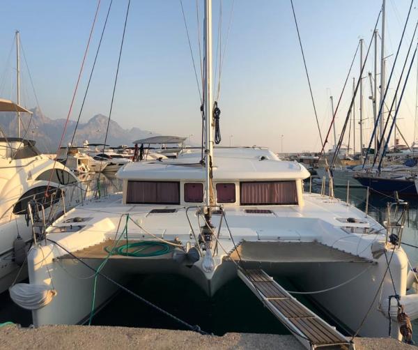 2010 Lagoon 421