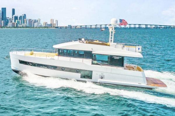 2025 Sundeck Yachts 580