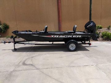 2025 Tracker Panfish 17
