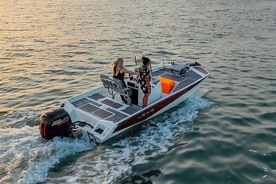 Lowe 18 Bay Boat
