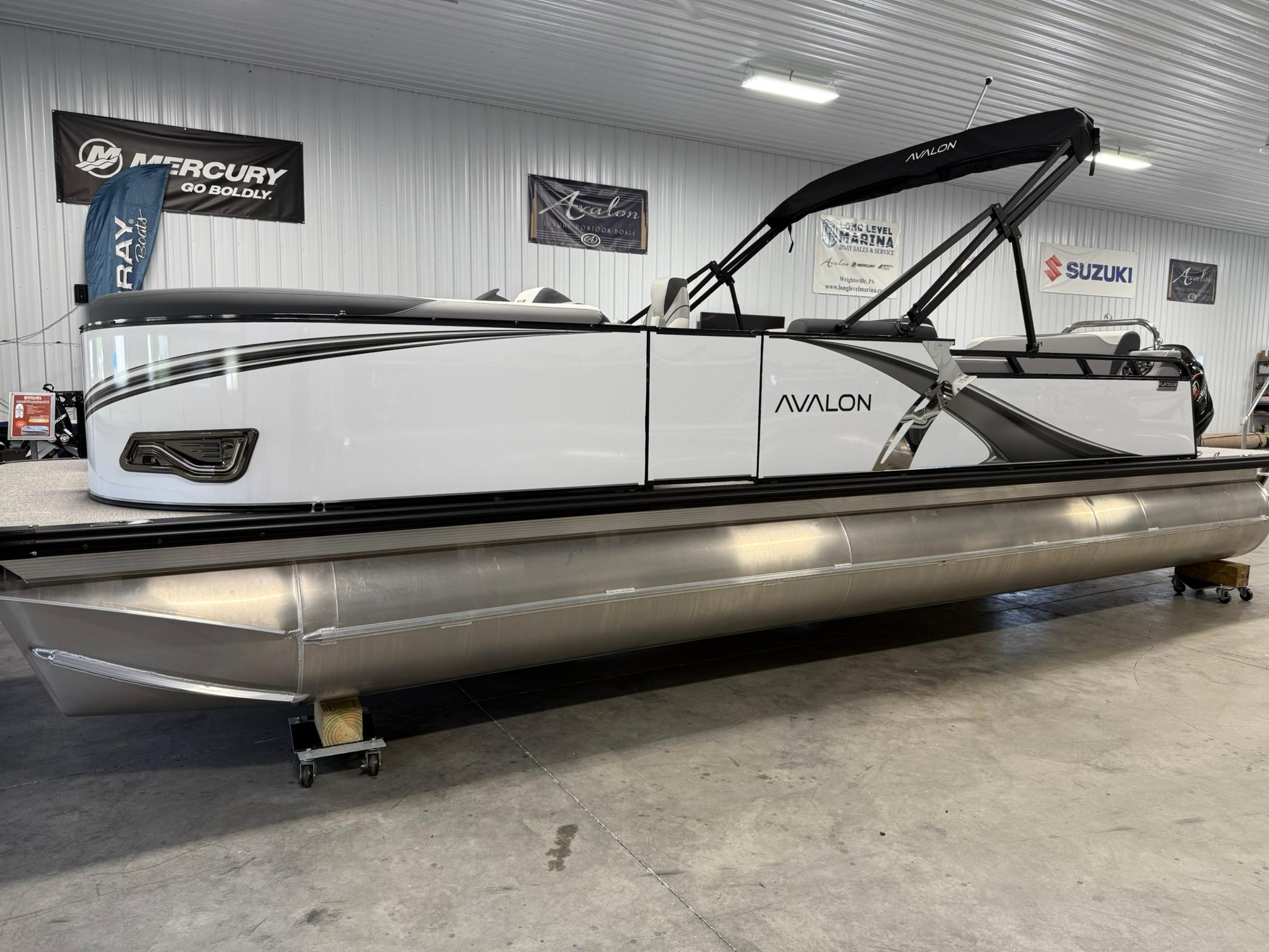 2025 Avalon LSZ Versatile Rear Lounger