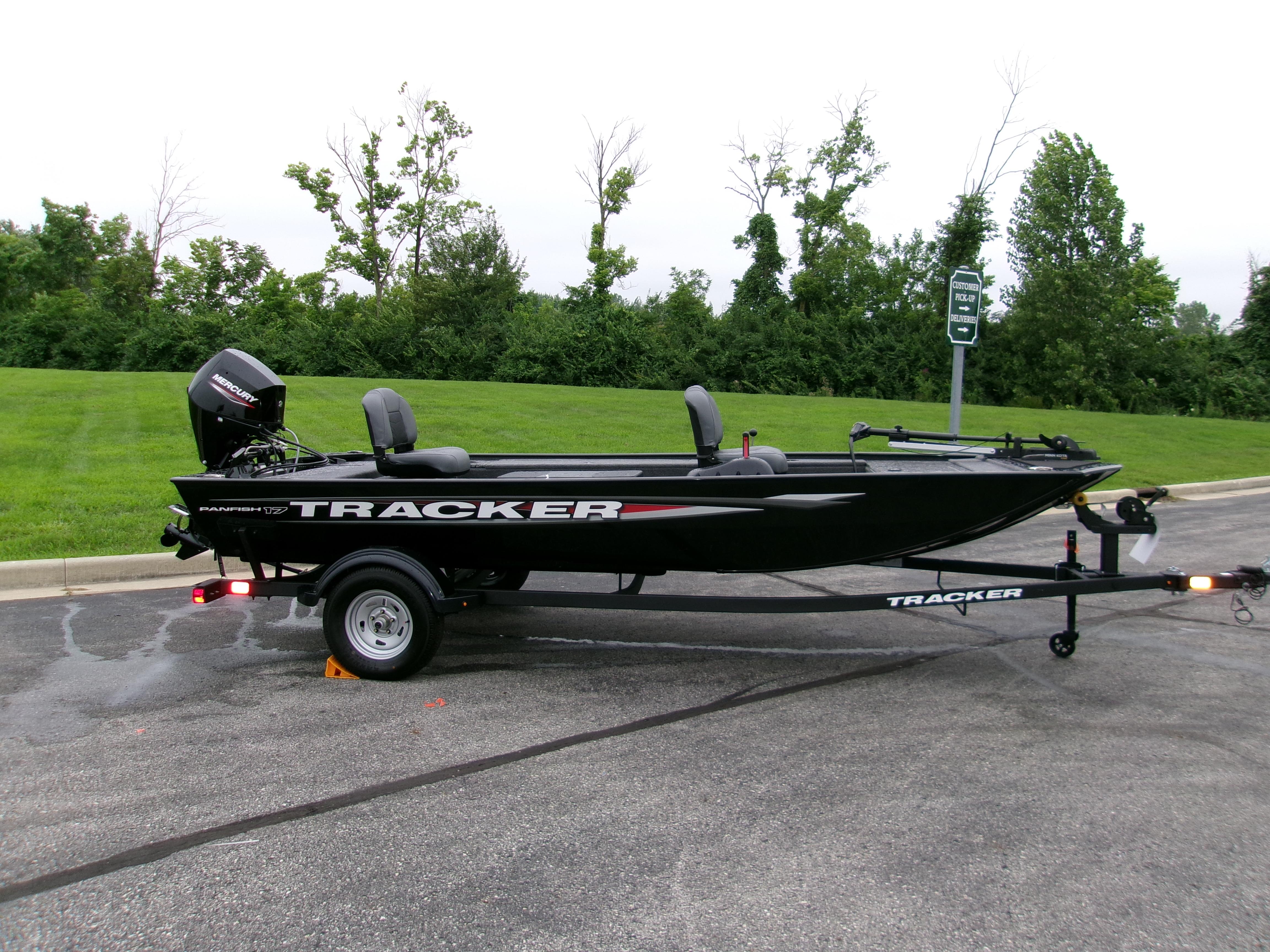2025 Tracker Panfish 17