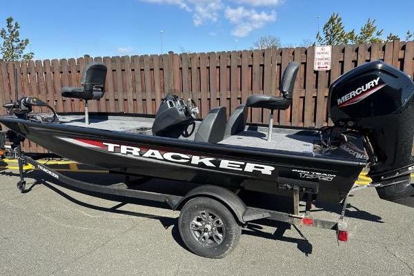 Tracker Pro Team 175 Crappie Edition 2025 Tracker Pro Team 175 Crappie Edition boat with Mercury engine, parked outdoors.