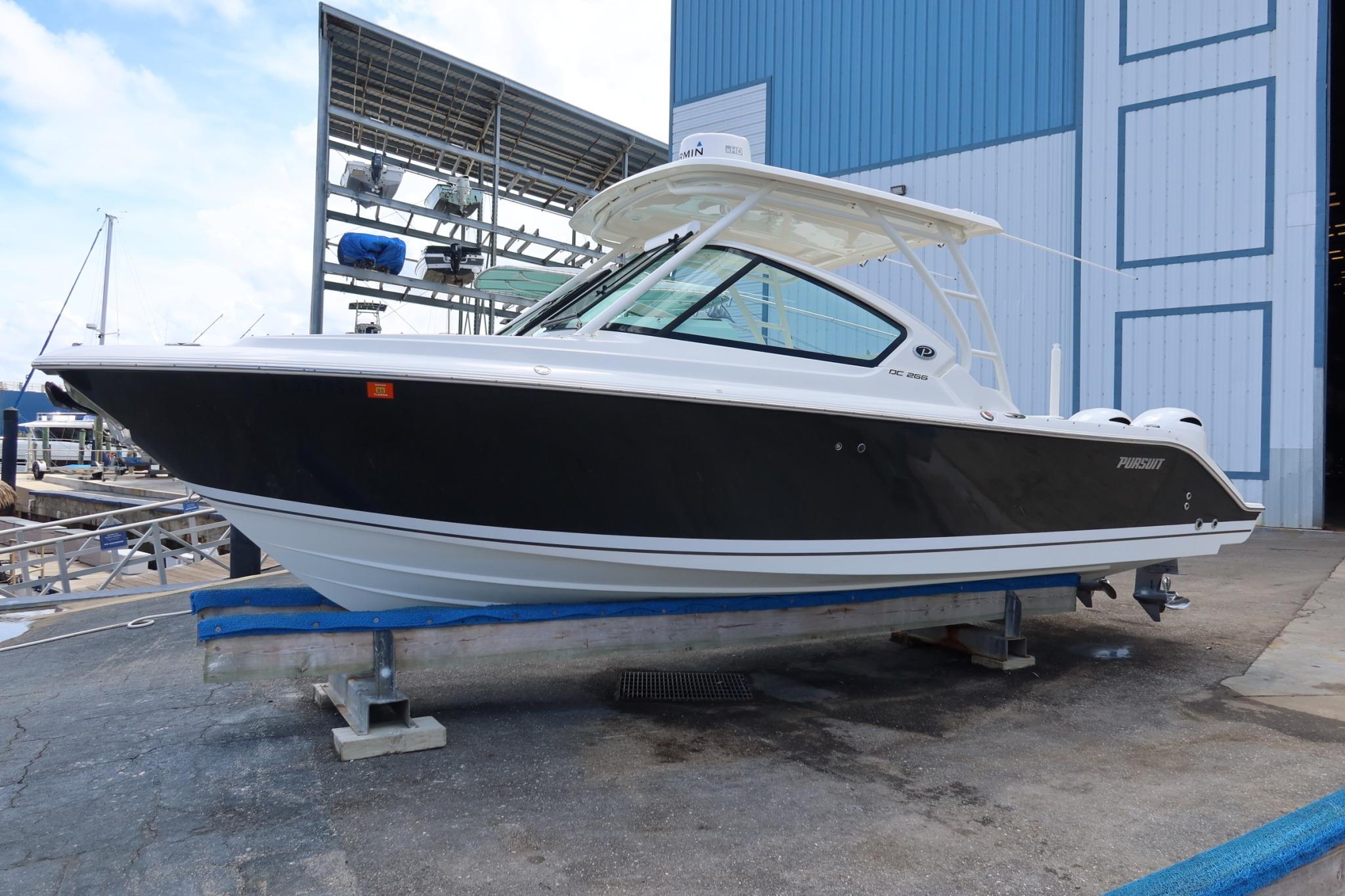 2021 Pursuit DC 266 Dual Console