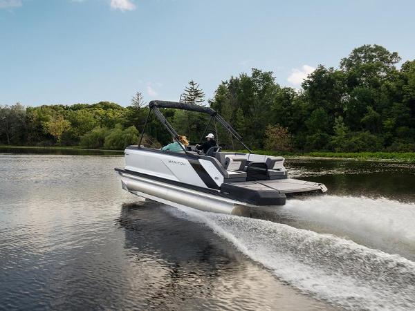 Manitou Cruise 22 Bench Tritoon 2024 Manitou Cruise 22 Bench Tritoon cruising on a lake.