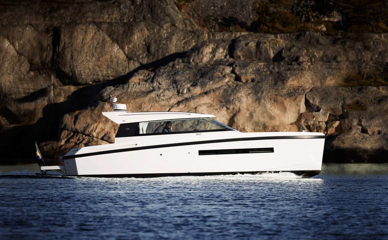 2025 Delta Powerboats 33 Coupe
