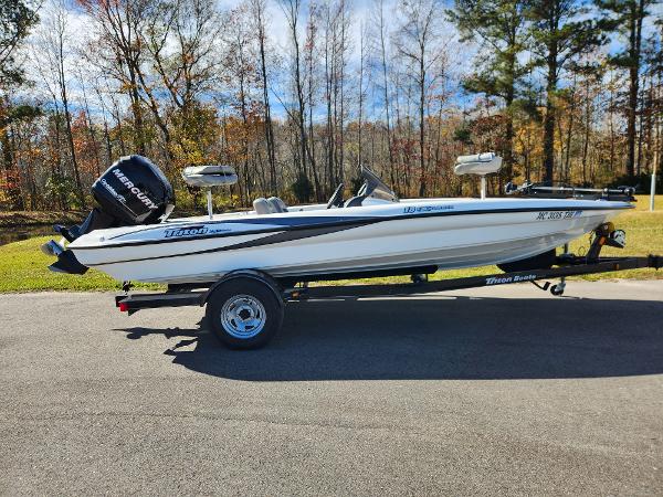 2009 Triton 18 Explorer