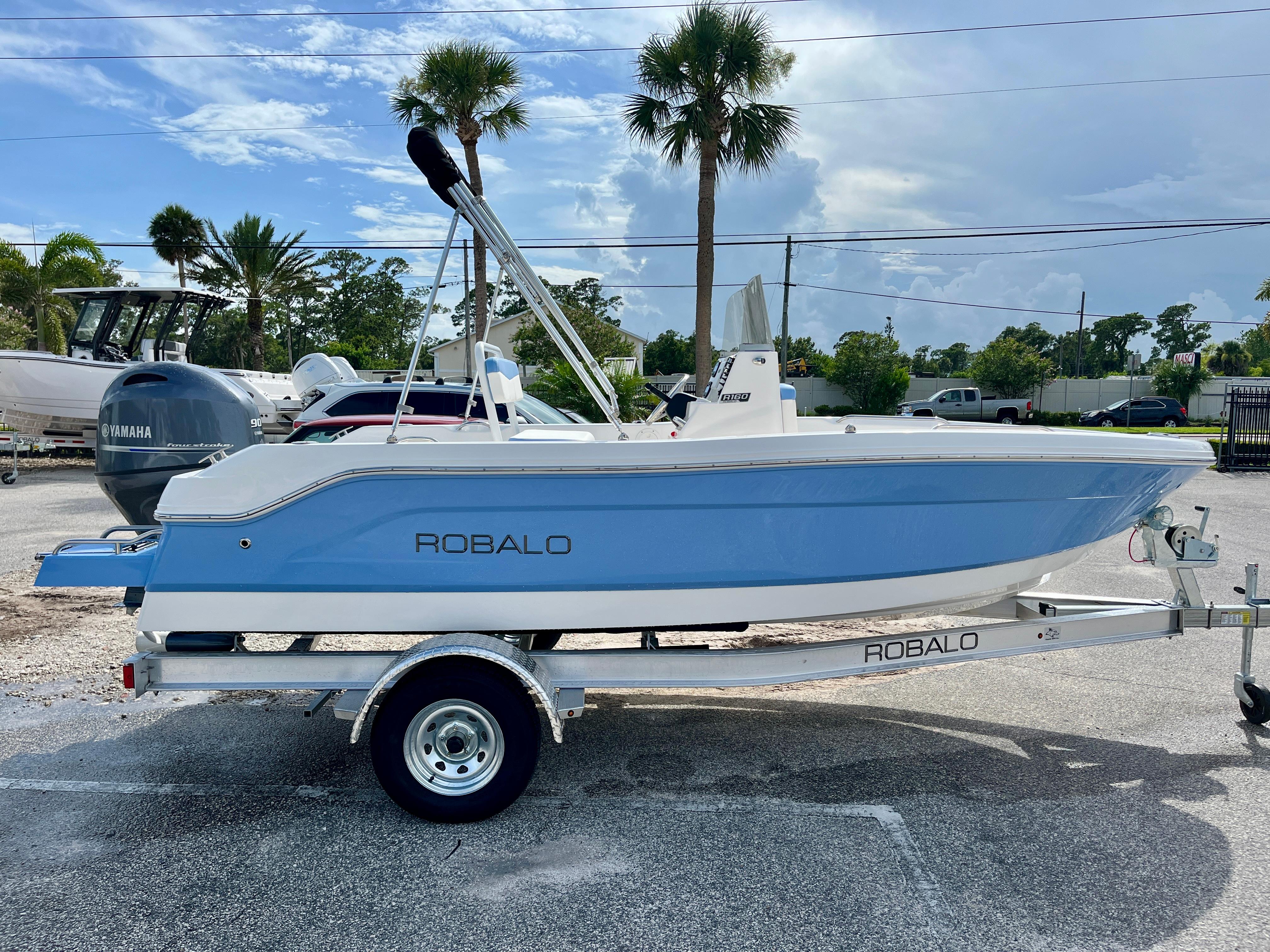 2025 Robalo R160 Center Console