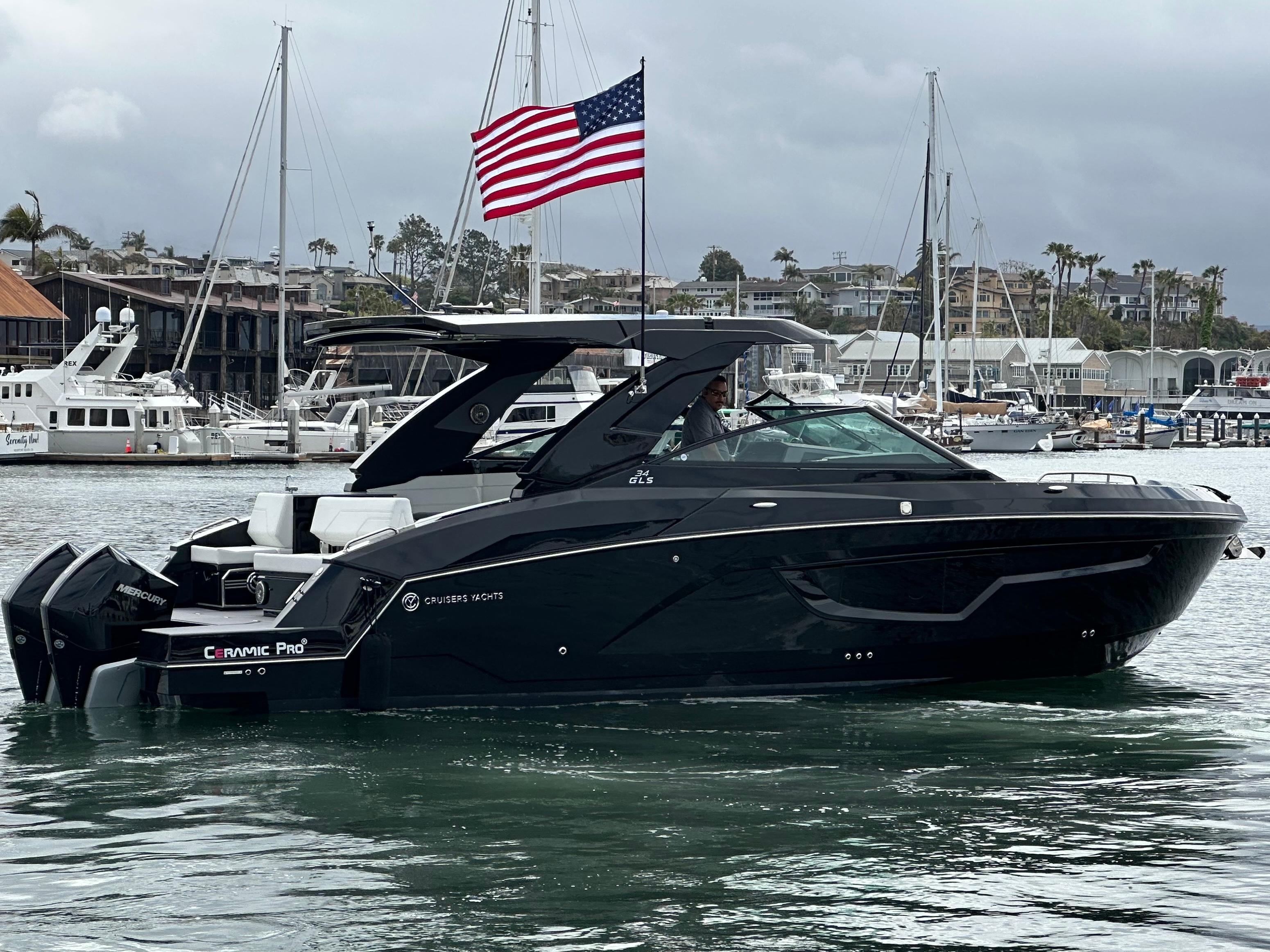 Cruisers Yachts 34 GLS OB Jet Black gelcoat ceramic coated