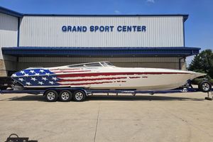 Fountain 42 Lightning 2007 Fountain 42 Lightning boat with American flag design at Grand Sport Center.