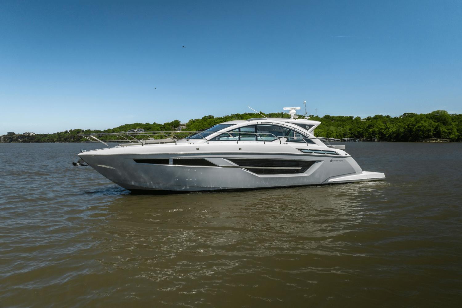 2025 Cruisers Yachts 50 Cantius