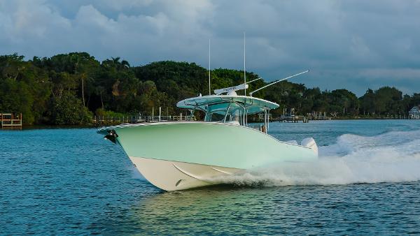 2026 Mag Bay 38 Center Console