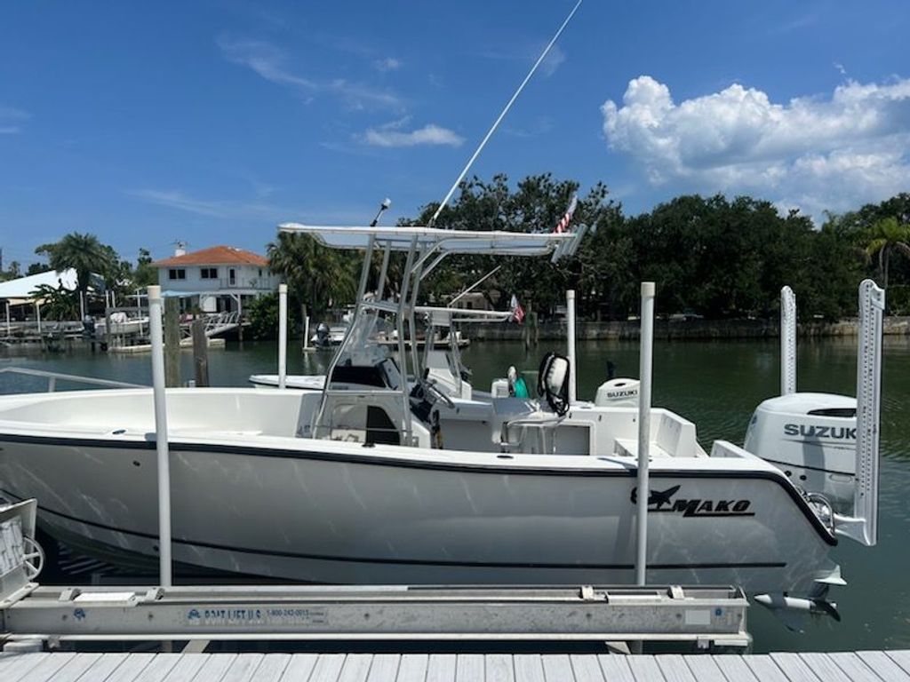 2008 Mako 212 Center Console