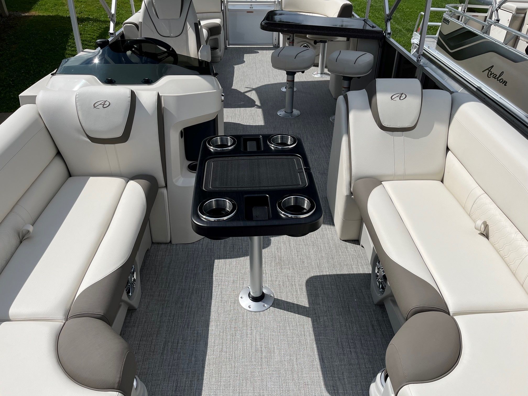 2024 Avalon 2585 LSZ Entertainer
