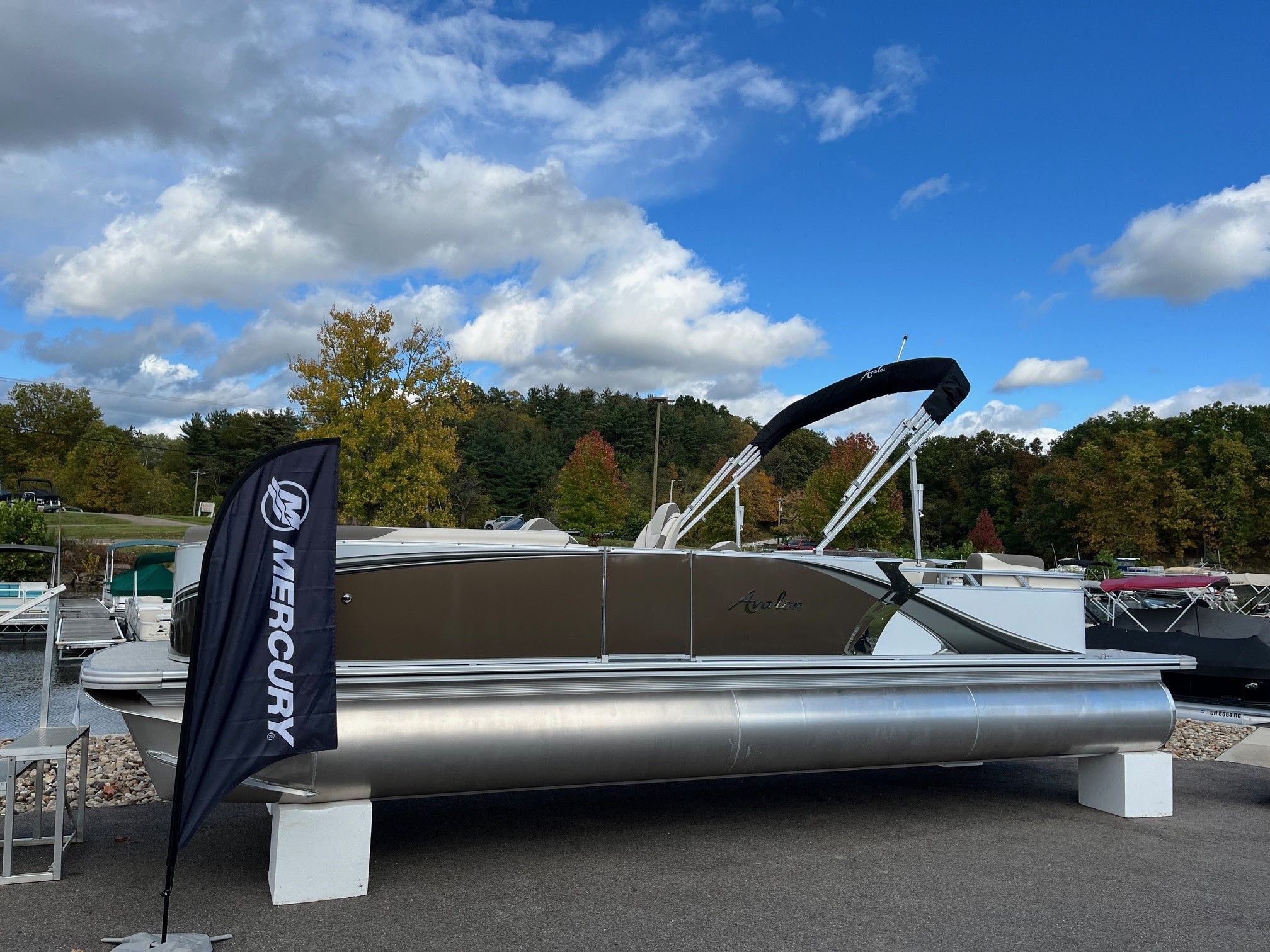 2024 Avalon 2585 LSZ Entertainer
