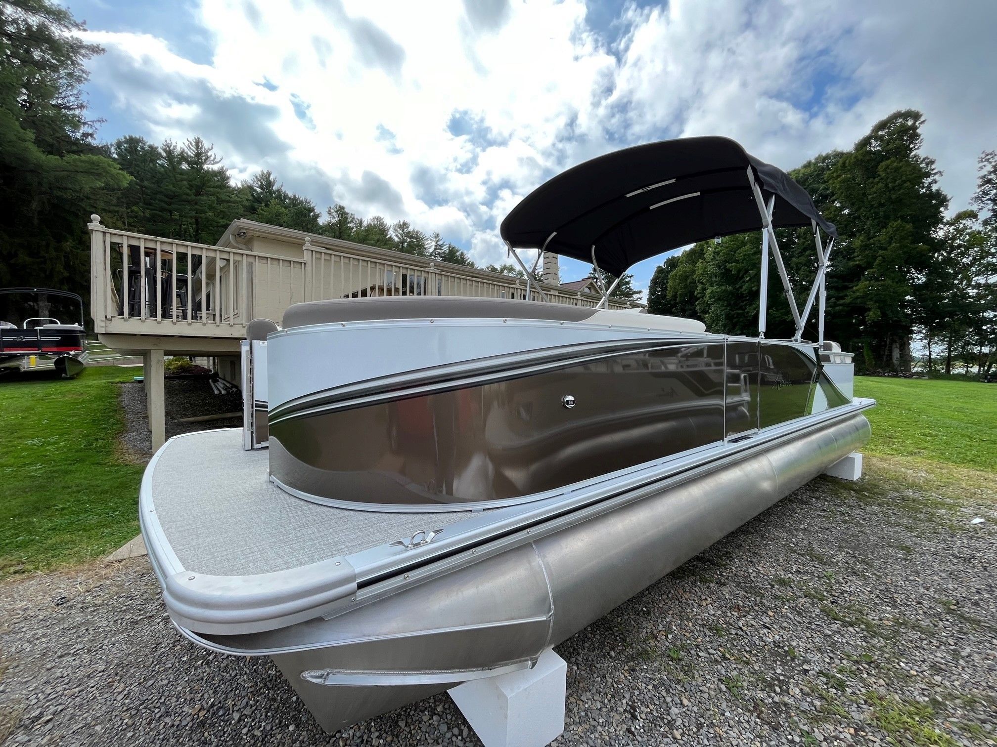 2024 Avalon 2585 LSZ Entertainer