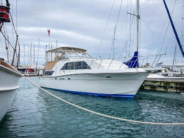 1989 Chris-Craft 381 Catalina