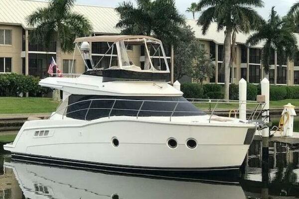 2013 Carver C34 Command Bridge