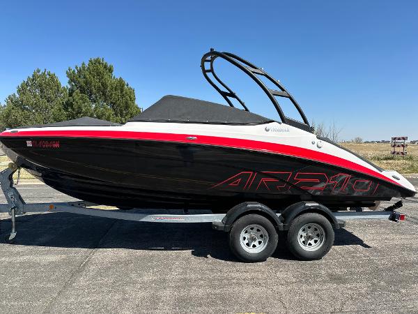 2021 Yamaha Boats AR210