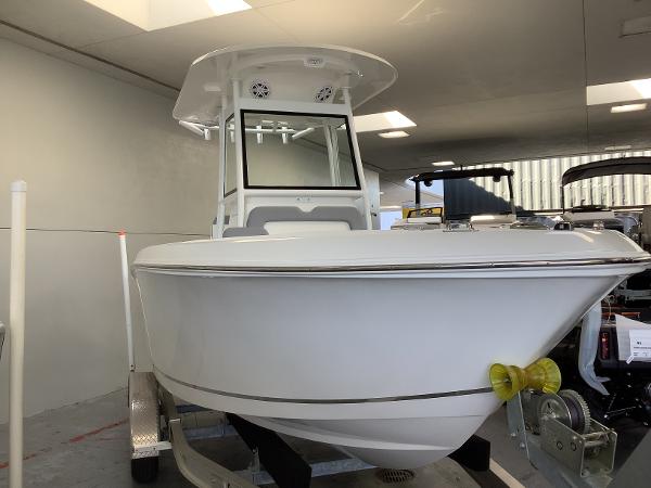 Release 210RX CENTER CONSOLE PKG 2025 Release 210RX Center Console boat in showroom, front view, on trailer.