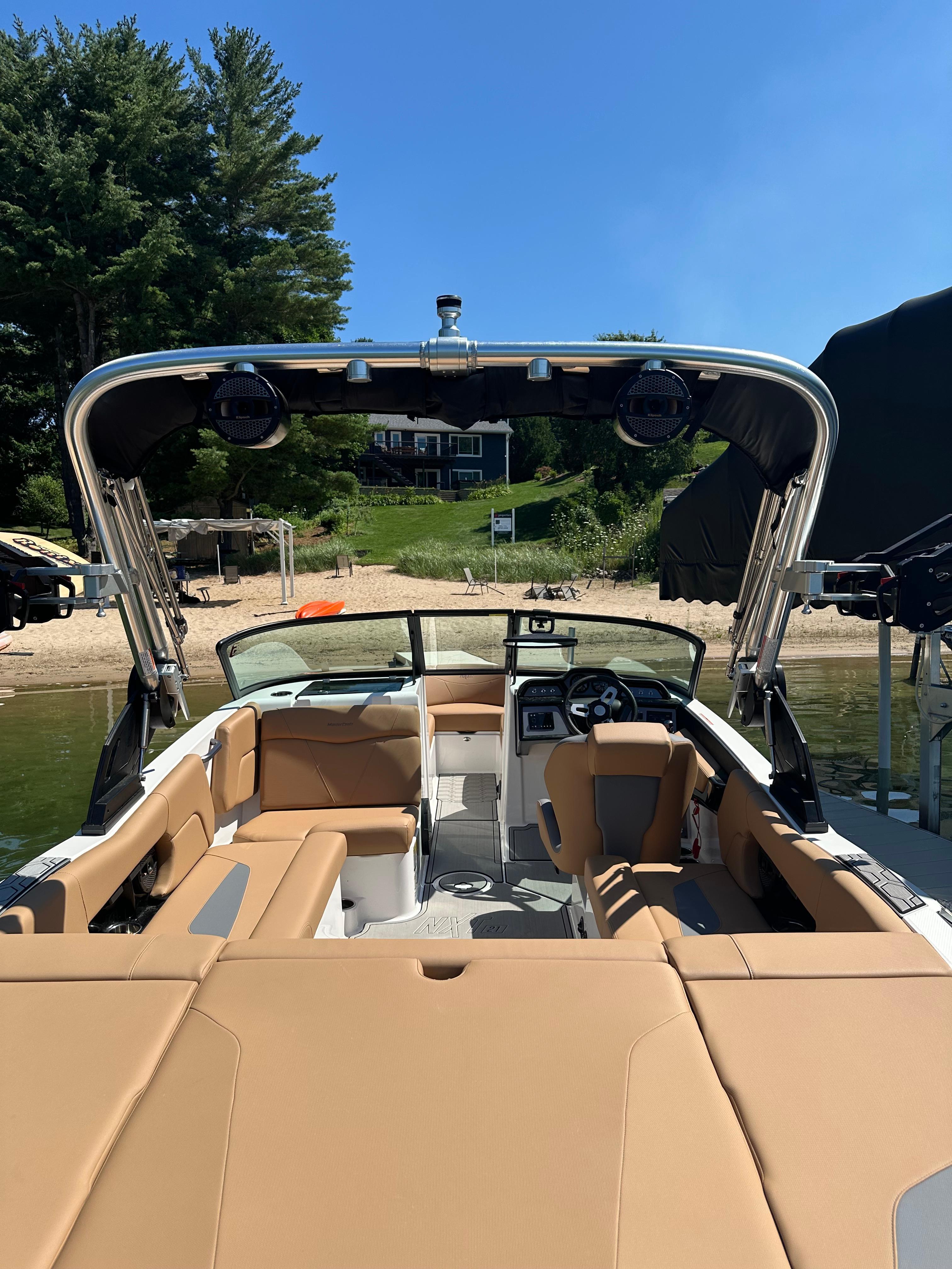 2023 MasterCraft NXT21