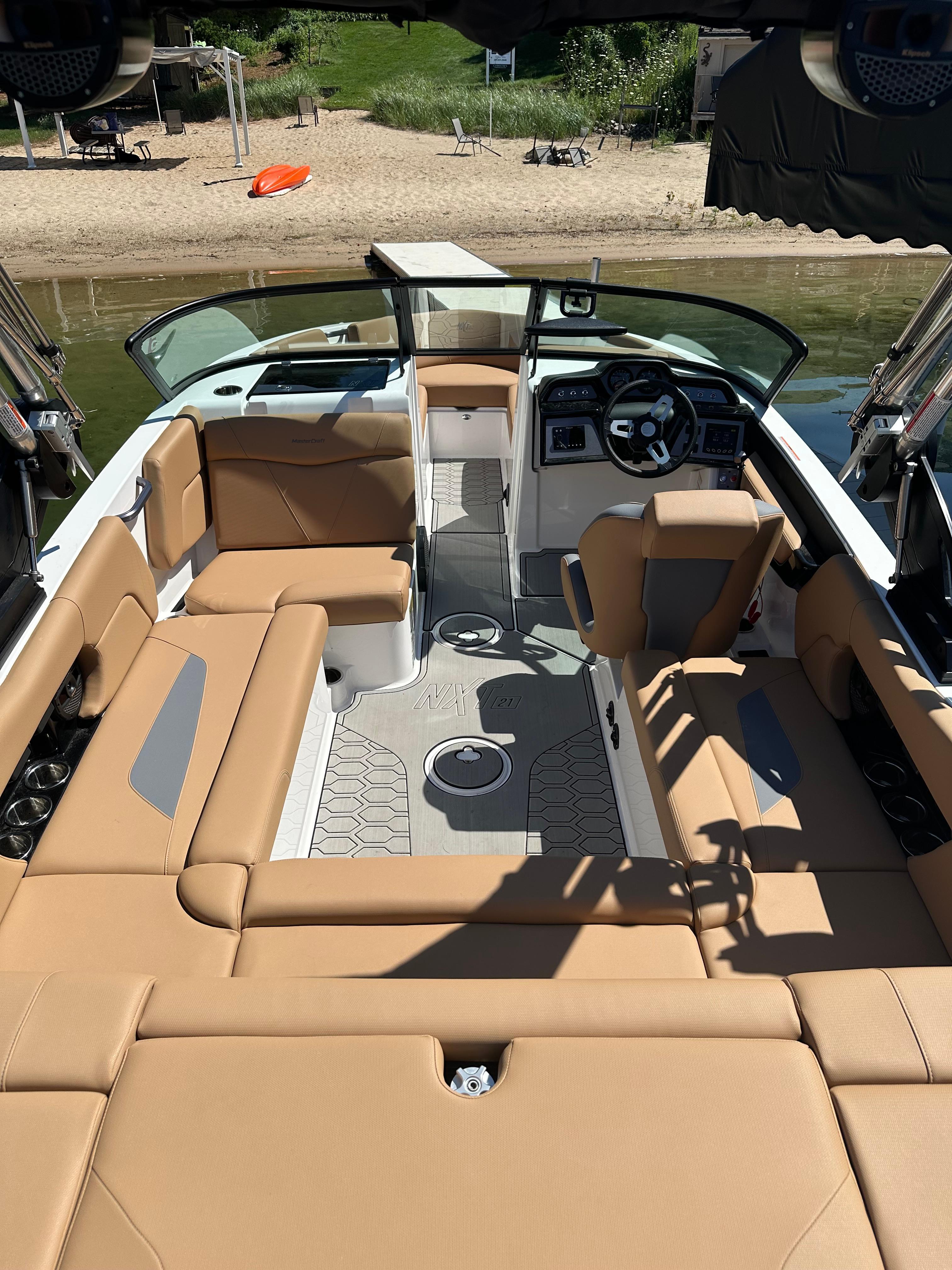 2023 MasterCraft NXT21