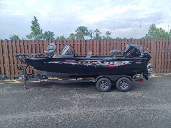 Tracker Targa V-19 Combo 2024 Tracker Targa V-19 Combo boat on a trailer in a parking lot.