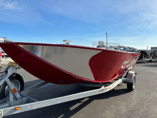 Smoker Craft 1872 PRO SPORTSMAN TL 2024 Smoker Craft 1872 PRO SPORTSMAN TL boat on a trailer, red with diamond plate accents.