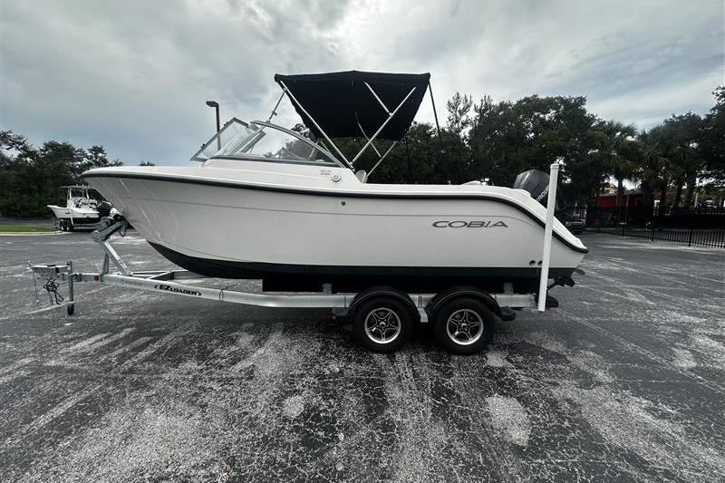 2020 Cobia 220 Dual Console