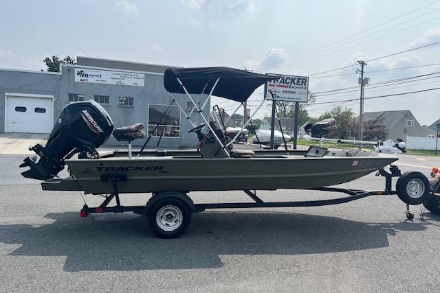 Tracker Grizzly 1860 CC 2020 Tracker Grizzly 1860 CC boat on trailer, parked outdoors.