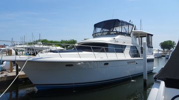 1994 Carver 440 Aft Cabin Motor Yacht