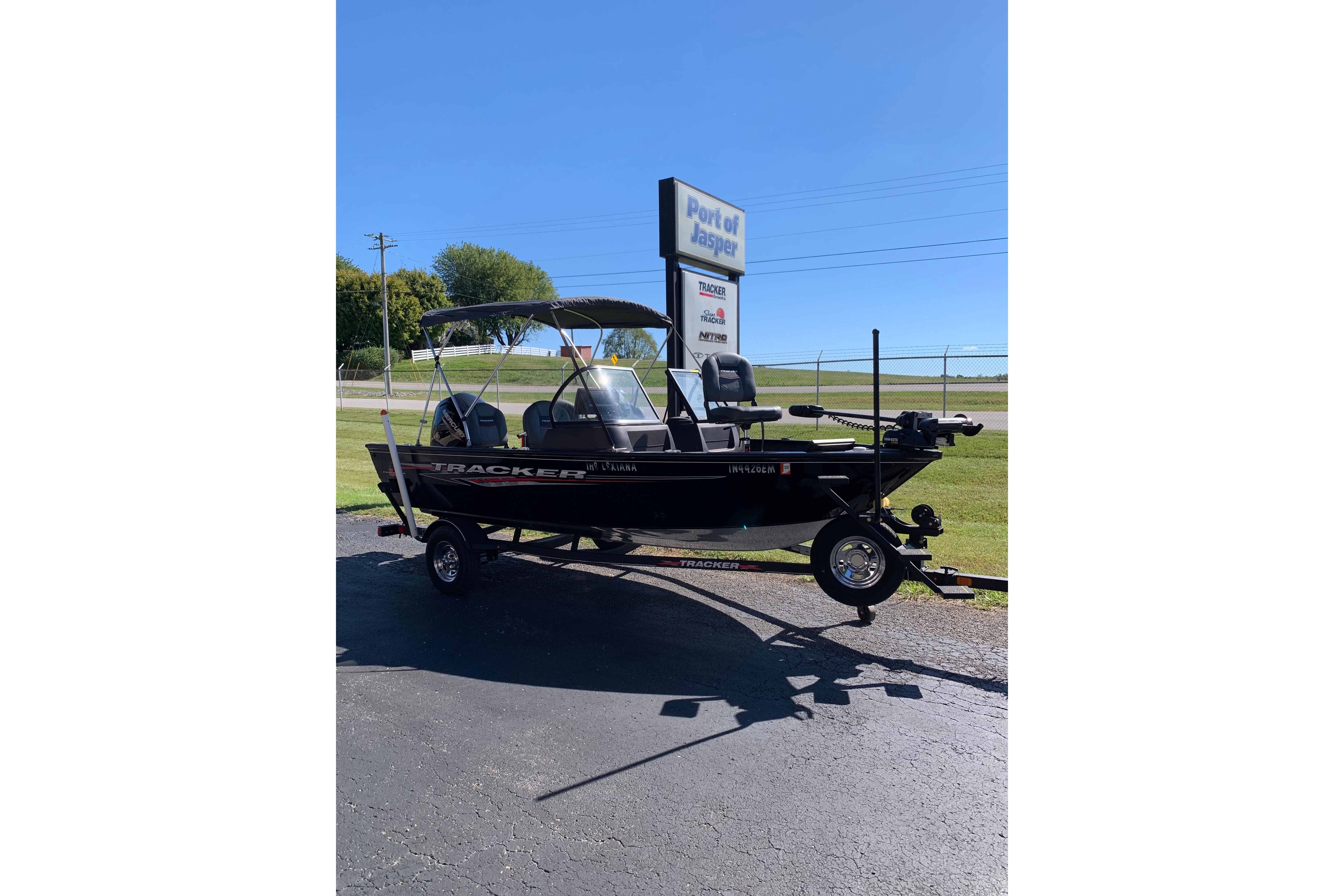 2023 Bass Tracker Pro Guide V-16 WT