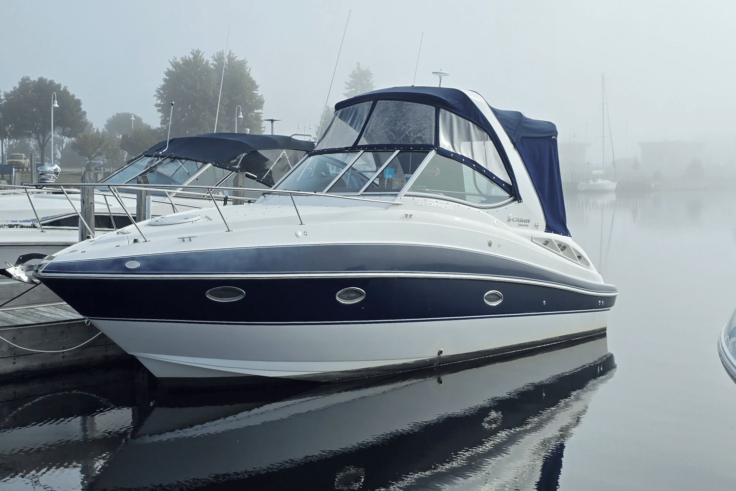 2014 Cruisers Yachts 310 Express