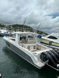 2015 Boston Whaler 420 Outrage