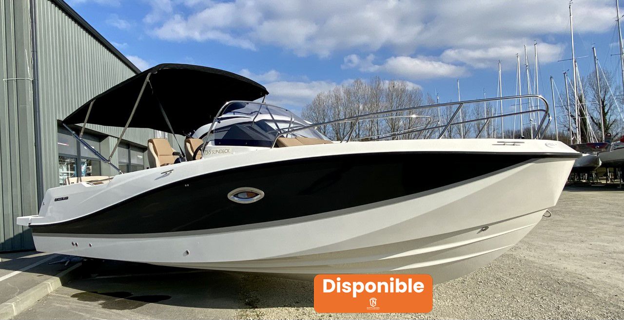 Quicksilver Activ 755 Sundeck