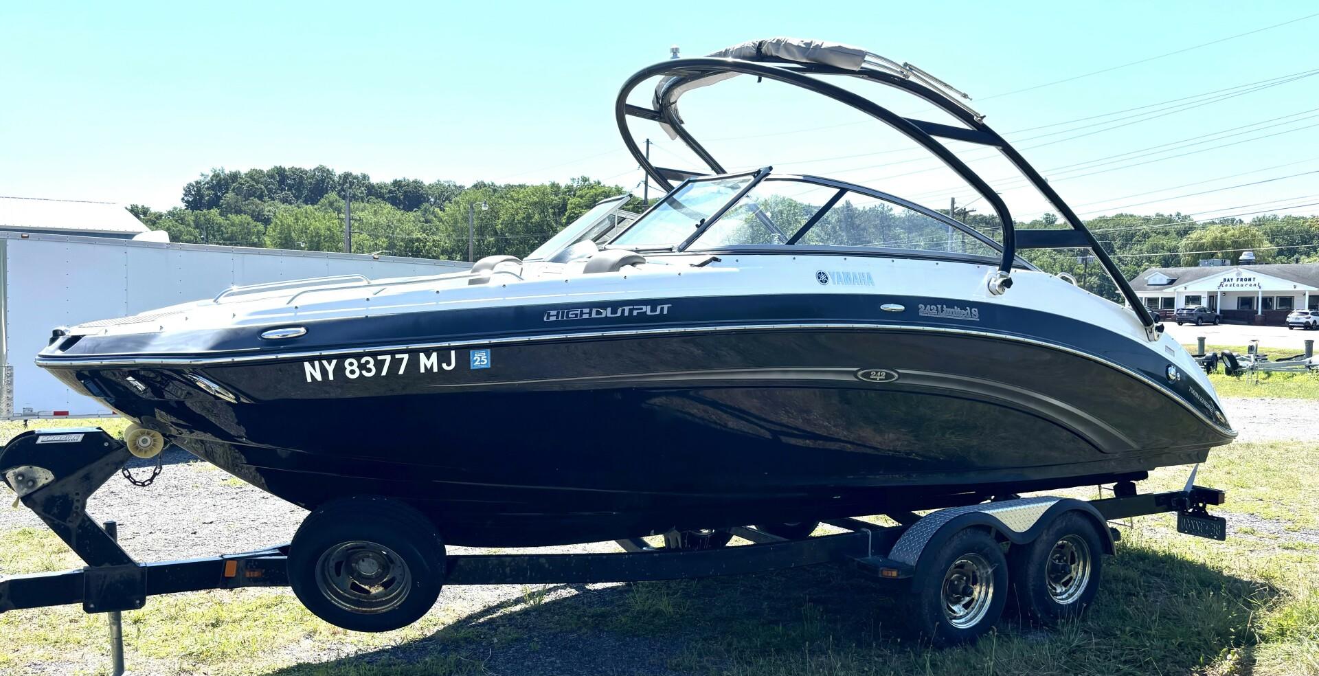 2013 Yamaha Boats 242 Limited S
