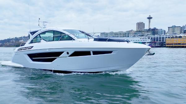 2024 Cruisers Yachts 50 Cantius