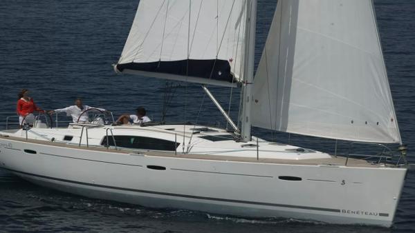 Beneteau Oceanis 43 2010 Beneteau Oceanis 43 sailing on open water with passengers on deck.