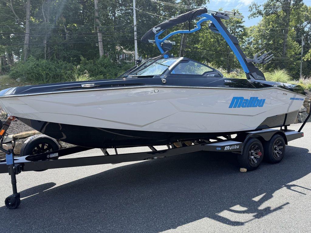 2026 Malibu 22 LSV