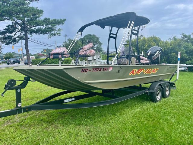 2018 Tracker Grizzly 2072 CC