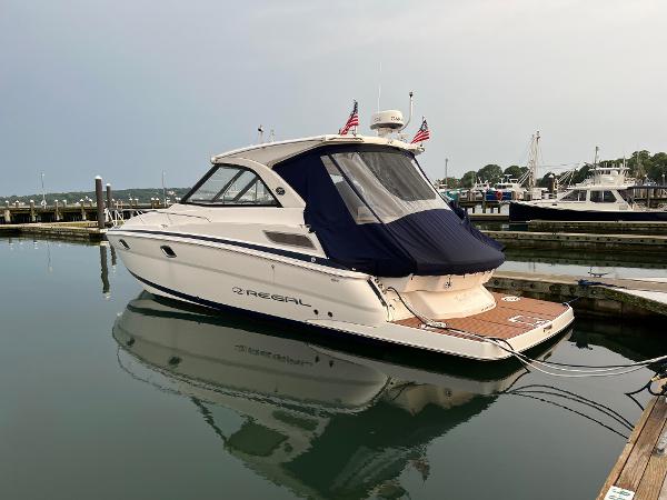 2018 Regal 35 Express Cruiser