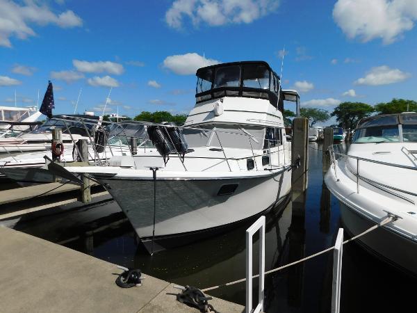 1985 Carver 3607 Aft Cabin Motoryacht