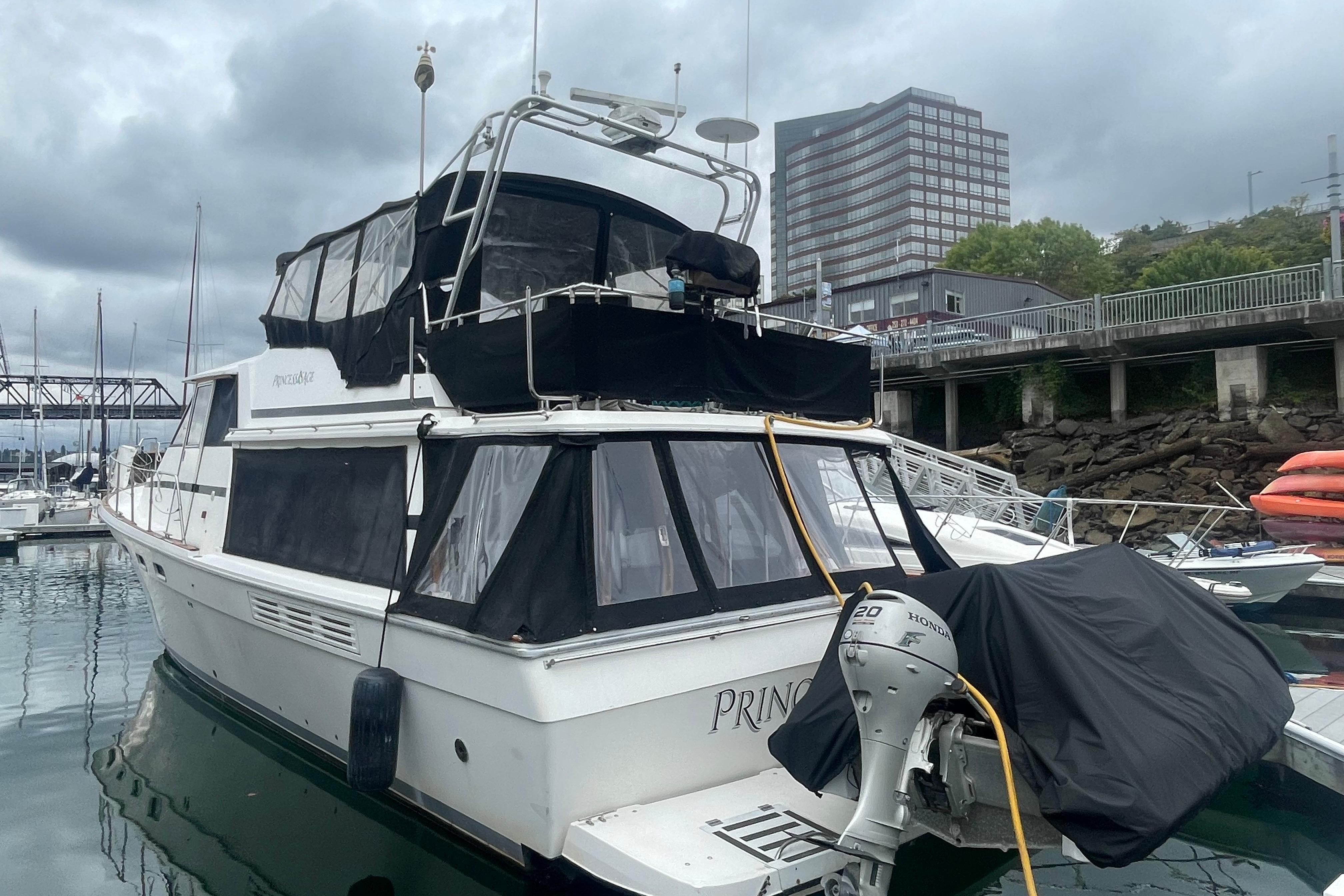 1989 Bayliner Pilothouse 4588
